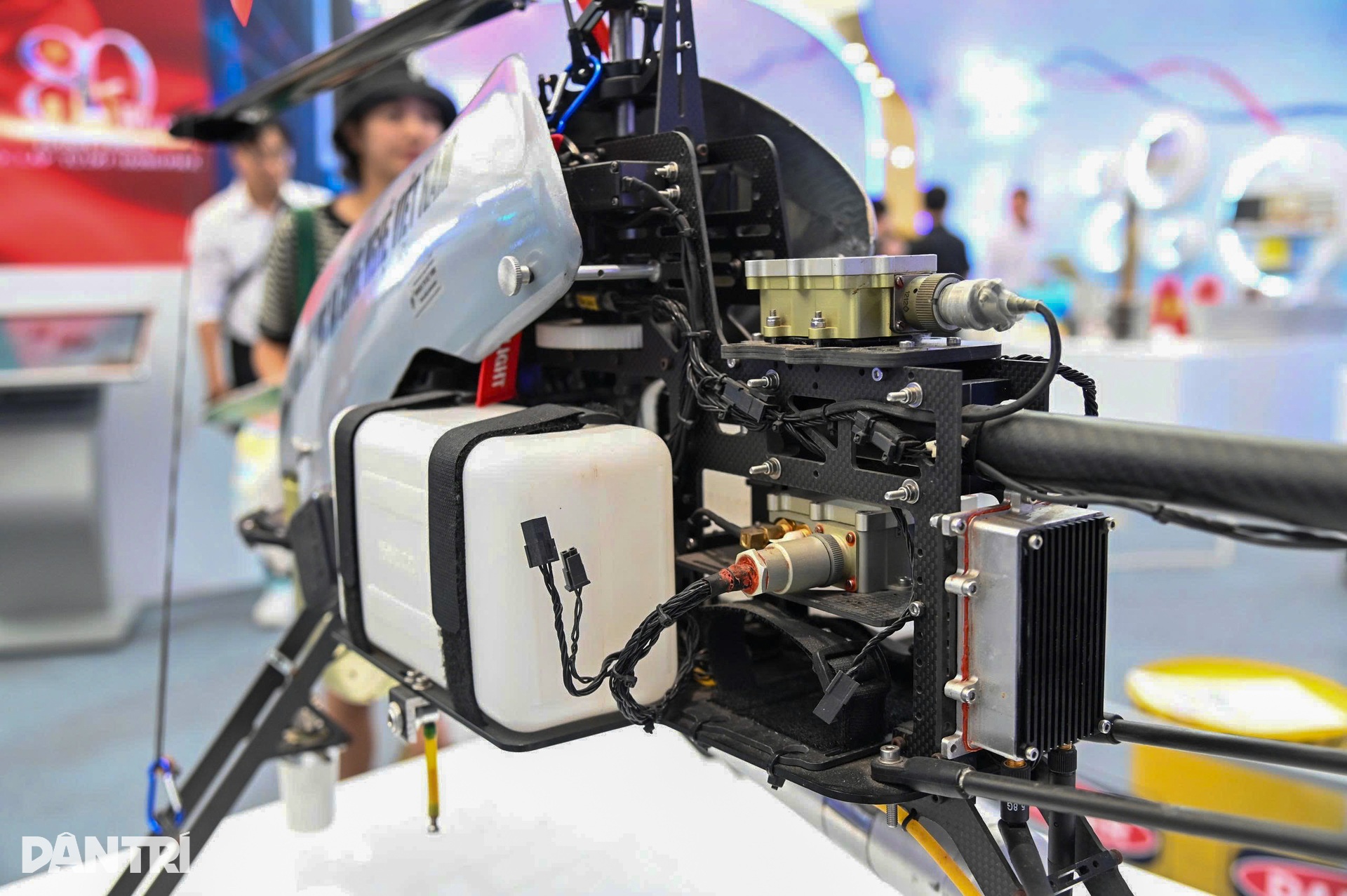 Đa dạng các loại drone công nghệ cao tại triển lãm 80 năm - 16 Đa dạng các loại drone công nghệ cao tại triển lãm 80 năm - 16
