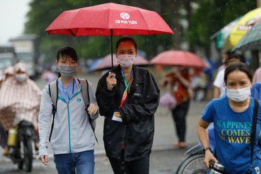 Hàng trăm công nhân bị cho thôi việc hoặc phải chấp nhận giảm nửa lương