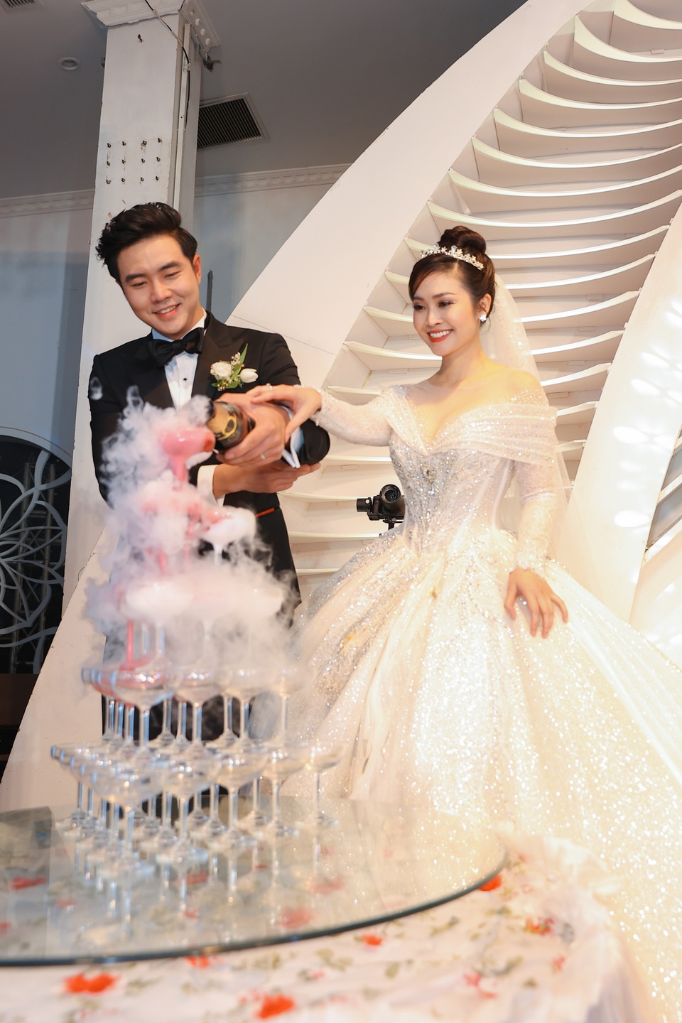 MC Thùy Linh VTV công khai nói lời xin lỗi bố mẹ trong lễ cưới - 12 MC Thùy Linh VTV công khai nói lời xin lỗi bố mẹ trong lễ cưới - 12