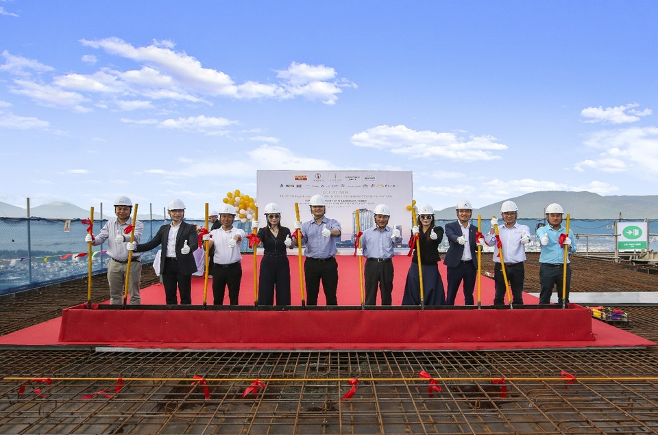 Biểu tượng mới của thành phố Đà Nẵng đã cất nóc - 1 Biểu tượng mới của thành phố Đà Nẵng đã cất nóc - 1