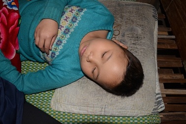 "Con đau lắm, bố ơi !"