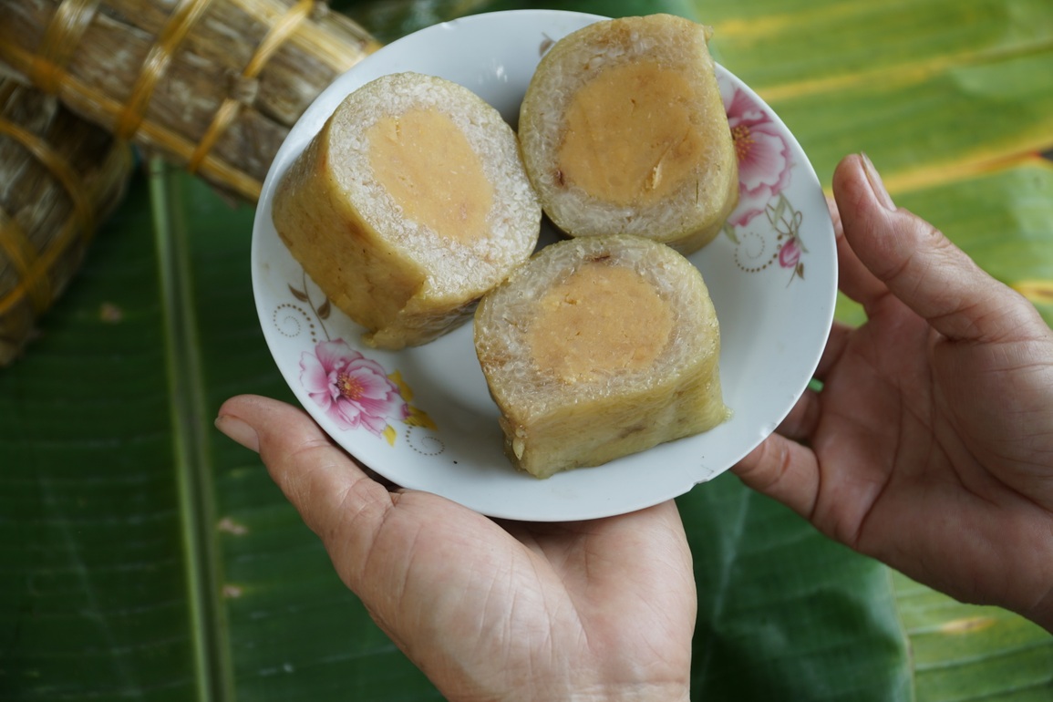 Thu nhập 30 triệu đồng bỗng mất sạch, thợ may đi bán bánh tét mưu sinh - 9 Thu nhập 30 triệu đồng bỗng mất sạch, thợ may đi bán bánh tét mưu sinh - 9