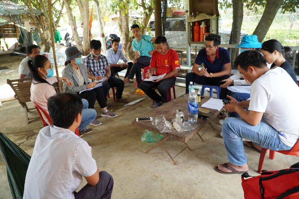 Cận cảnh cán bộ y tế uống thuốc dự phòng, xâm nhập dập dịch bạch hầu - 8