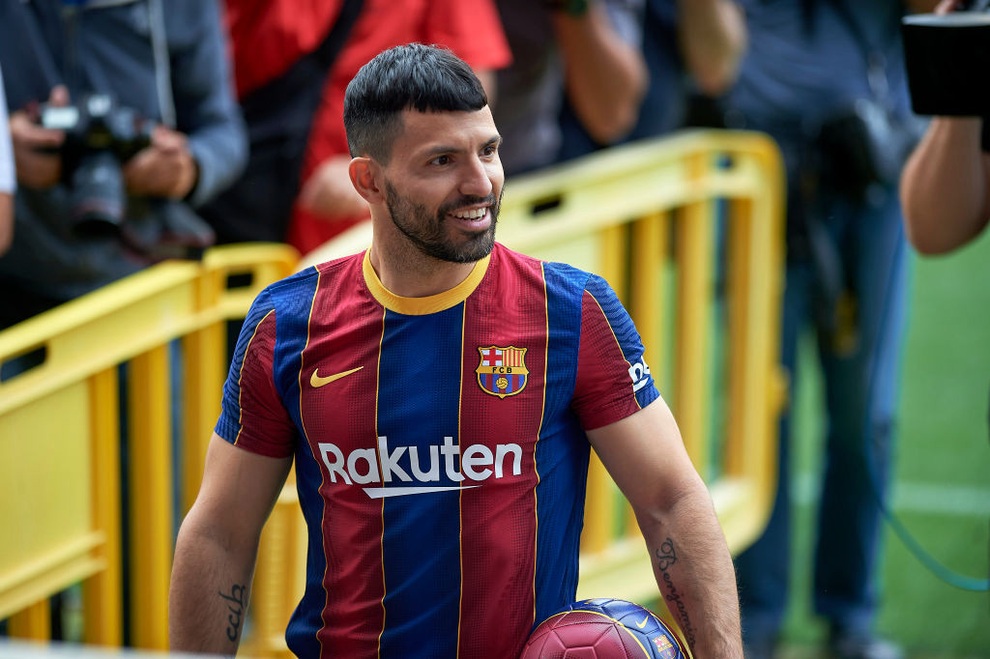 Cảm thấy ăn quả lừa ở vụ Messi, Aguero nổi điên đòi rời Barcelona - 2 Cảm thấy ăn quả lừa ở vụ Messi, Aguero nổi điên đòi rời Barcelona - 2