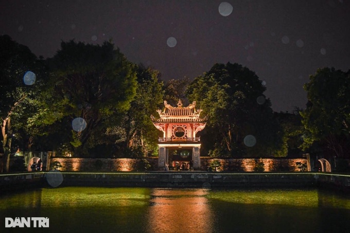 Khuê văn các trở nên rực rỡ nhờ công nghệ ánh sáng. Ảnh dantri.com.vn