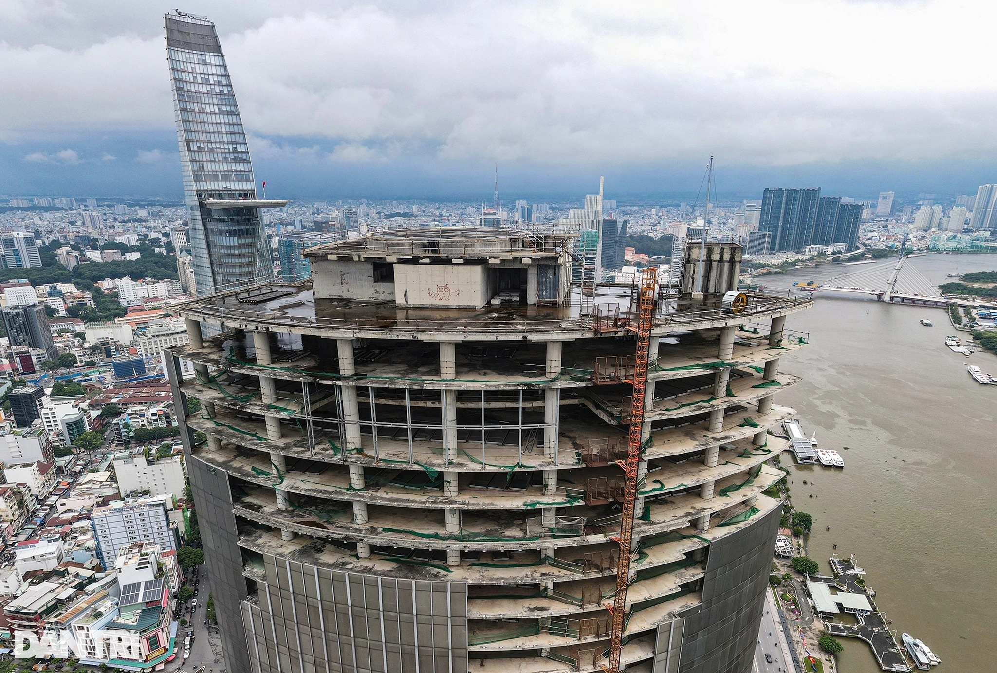 Sau 10 năm trùm mền, tòa cao ốc nằm trên đất vàng TPHCM thi công trở lại - 8 Sau 10 năm trùm mền, tòa cao ốc nằm trên đất vàng TPHCM thi công trở lại - 8