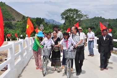 "Có cầu Dân trí, Tết này Phú Mưa vui lắm!"