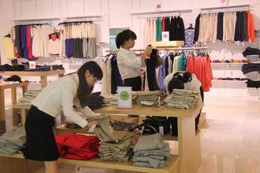 Trung tâm Outlet Vincom Center Long Biên: Siêu giảm giá hàng loạt hàng hiệu