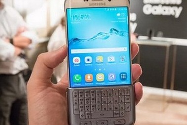 Cận cảnh phụ kiện giúp mang bàn phím vật lý lên Galaxy Note 5/S6 Edge+