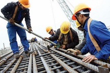 Sửa luật lao động: Đề xuất tăng giờ làm thêm với 2 phương án