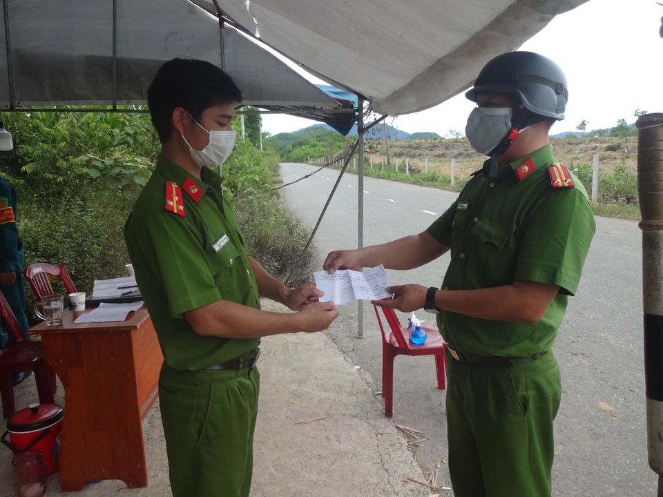 Đà Nẵng: Thanh niên xung kích ra quân chống “giặc” Covid-19 - 6 Đà Nẵng: Thanh niên xung kích ra quân chống “giặc” Covid-19 - 6