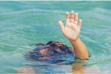 Phút sơ sẩy khiến bé bất tỉnh, tím tái vì ngạt nước