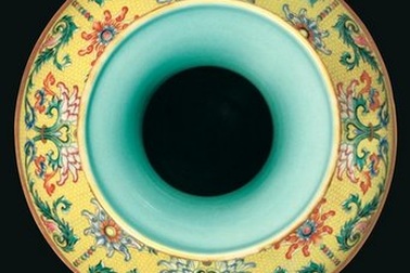 Chiếc bình cổ Trung Quốc lập kỷ lục đấu giá 