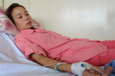 Người mẹ trẻ nguy kịch được bạn đọc Dân trí giúp 110 triệu đồng