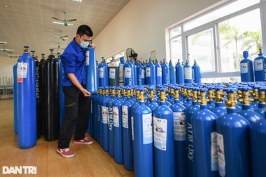 Cận cảnh 1.200 bình oxy cấp miễn phí để điều trị cho các F0 tại Hà Nội