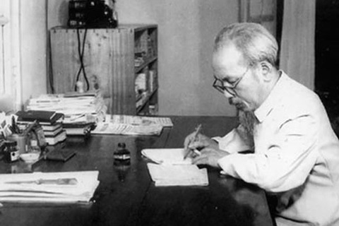 Thực hiện ước nguyện của Người, cán bộ chức vụ càng cao càng phải gương mẫu