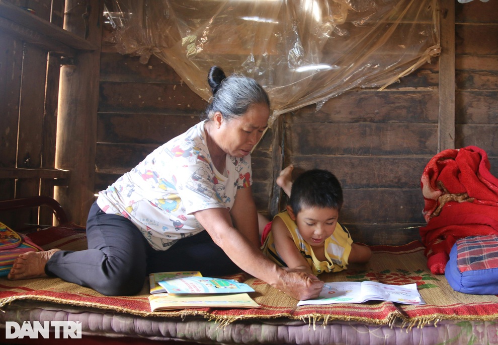 Xót thương hoàn cảnh cậu bé mồ côi, khóc gọi mẹ mỗi đêm - 6 Xót thương hoàn cảnh cậu bé mồ côi, khóc gọi mẹ mỗi đêm - 6