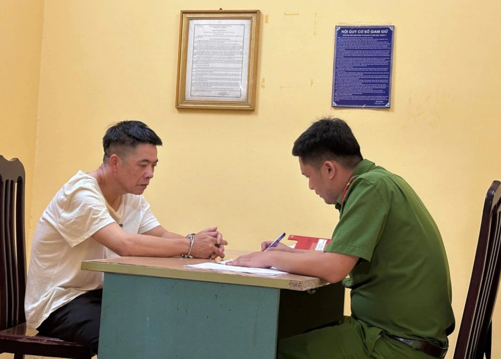 Khởi tố 3 cán bộ ở Hà Nội vì nhận hối lộ - 1 Khởi tố 3 cán bộ ở Hà Nội vì nhận hối lộ - 1
