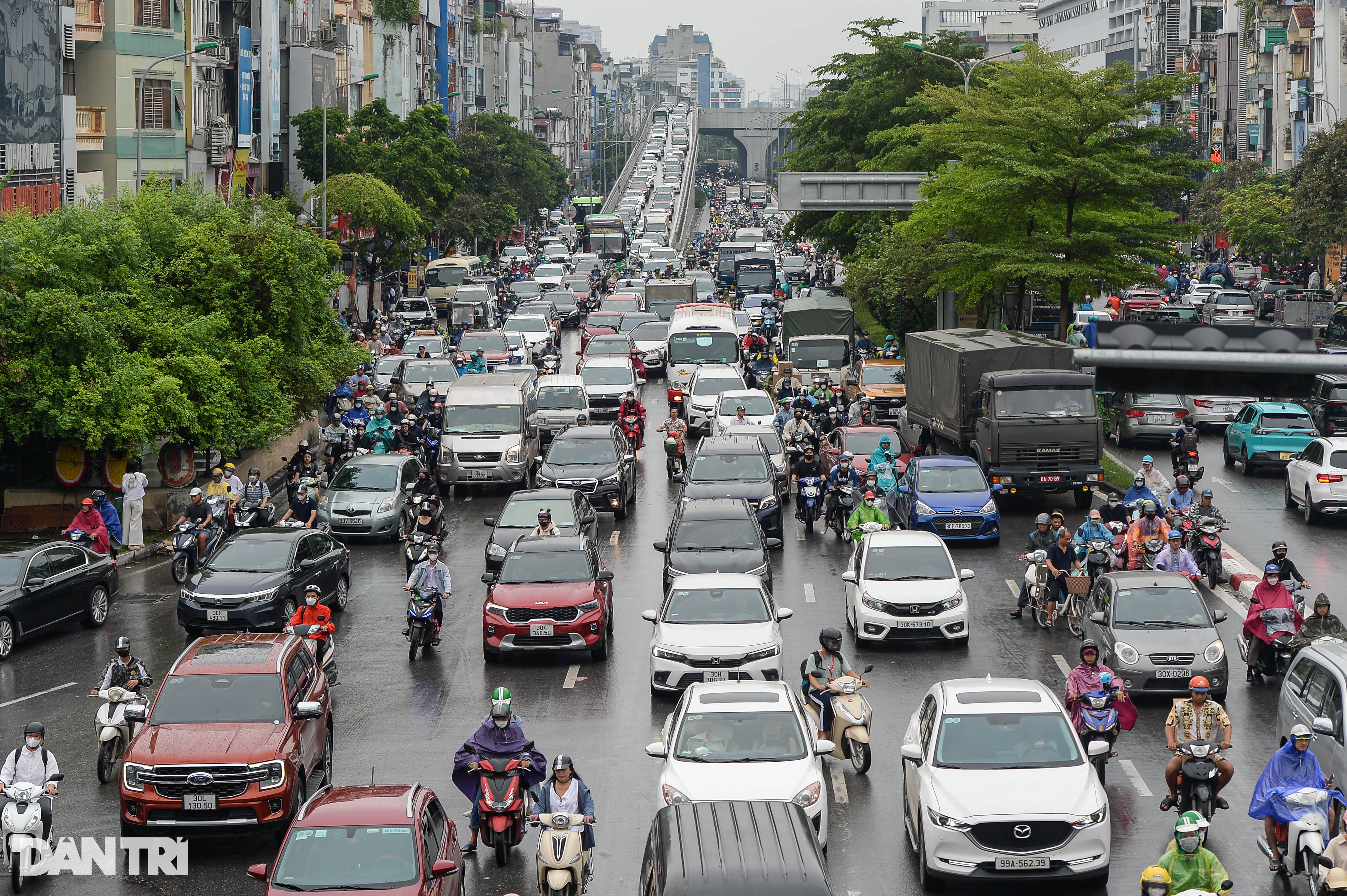 View - Hà Nội ùn tắc nhiều tuyến phố buổi sáng đầu tuần | Báo Dân trí