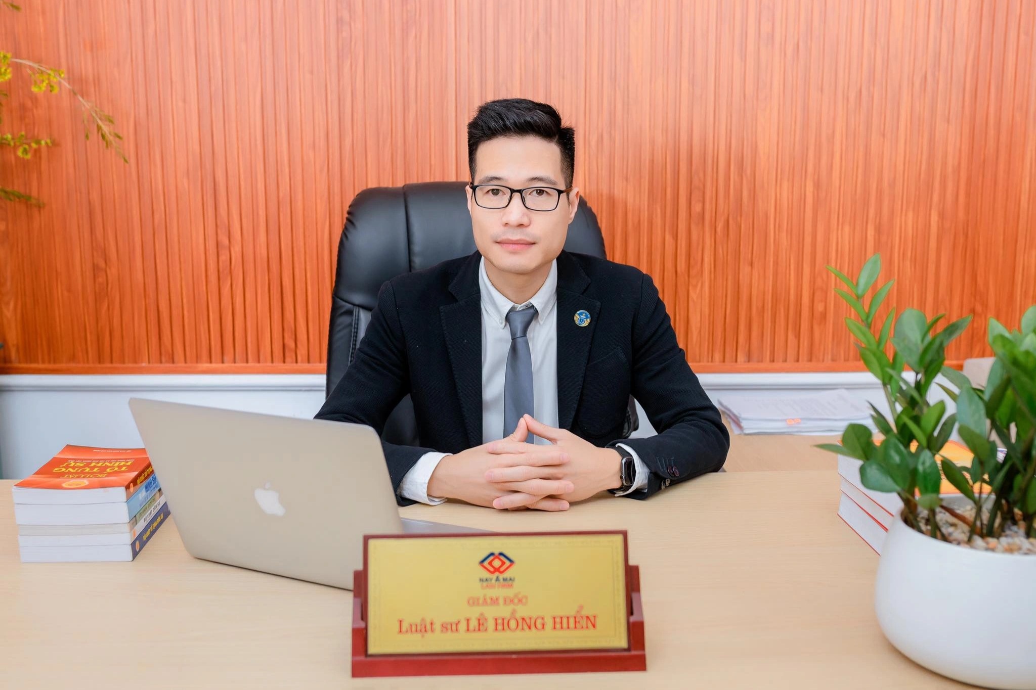 Luật sư Hiển