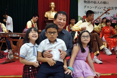 Đại sứ đặc biệt Việt - Nhật thăm trẻ em khuyết tật