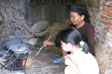 Nỗi buồn bé thơ “bố không có, mẹ không còn”