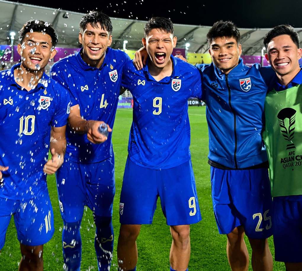 Gây ấn tượng tại Asian Cup, HLV Thái Lan được thưởng bằng hợp đồng dài hạn - 2 Gây ấn tượng tại Asian Cup, HLV Thái Lan được thưởng bằng hợp đồng dài hạn - 2