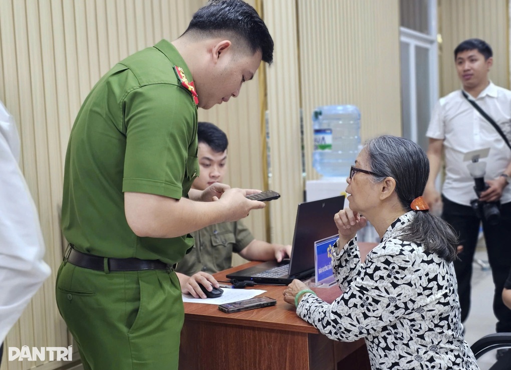 Đại tá Nguyễn Đình Dương: Không để người dân đi lại nhiều, hồ sơ trễ hẹn - 3 Đại tá Nguyễn Đình Dương: Không để người dân đi lại nhiều, hồ sơ trễ hẹn - 3