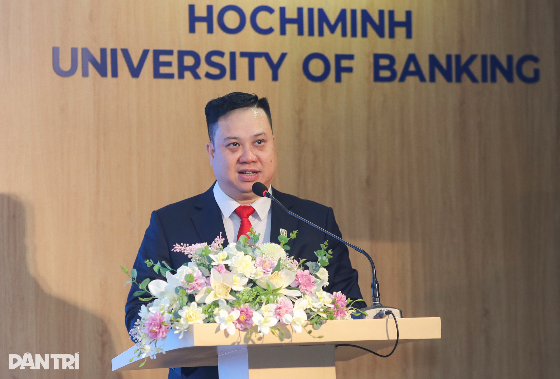 Những khoảnh khắc tại lễ ký kết giữa báo Dân trí và Đại học Ngân hàng TPHCM - 4 Những khoảnh khắc tại lễ ký kết giữa báo Dân trí và Đại học Ngân hàng TPHCM - 4
