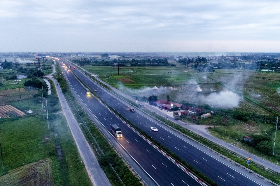 Khói mù mịt trên cao tốc Hà Nội - Ninh Bình - 1 Khói mù mịt trên cao tốc Hà Nội - Ninh Bình - 1