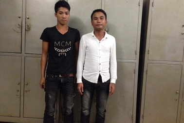 Hà Nội: Xử lý 2 đối tượng đánh giày kiểu... trấn lột