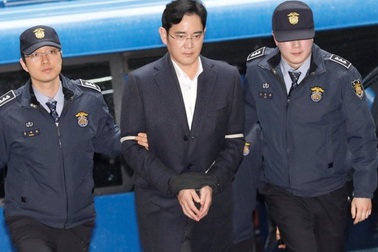 Người thừa kế Tập đoàn Samsung bị truy tố tội hối lộ và 4 tội danh khác