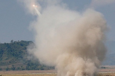 Mỹ tấn công IS với rocket di động "mới được triển khai"