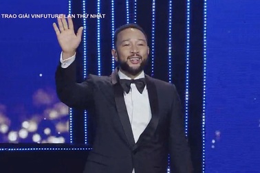 Huyền thoại âm nhạc John Legend nói "cảm ơn" bằng tiếng Việt