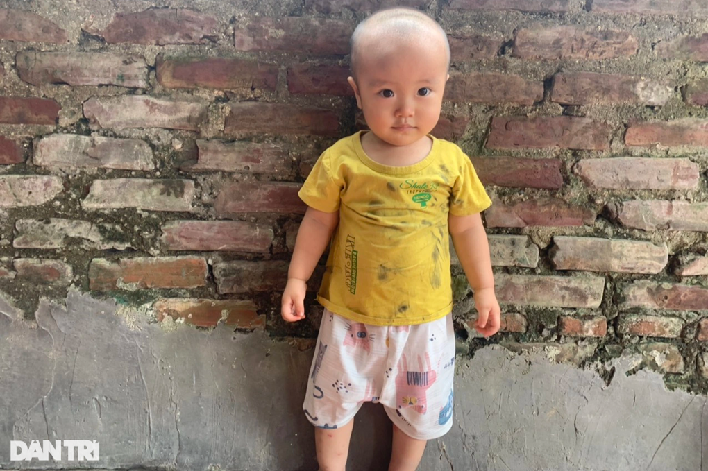 Người mẹ nuôi 3 con và chồng câm điếc đổ gục sau cú phóng điện kinh hoàng - 8 Người mẹ nuôi 3 con và chồng câm điếc đổ gục sau cú phóng điện kinh hoàng - 8