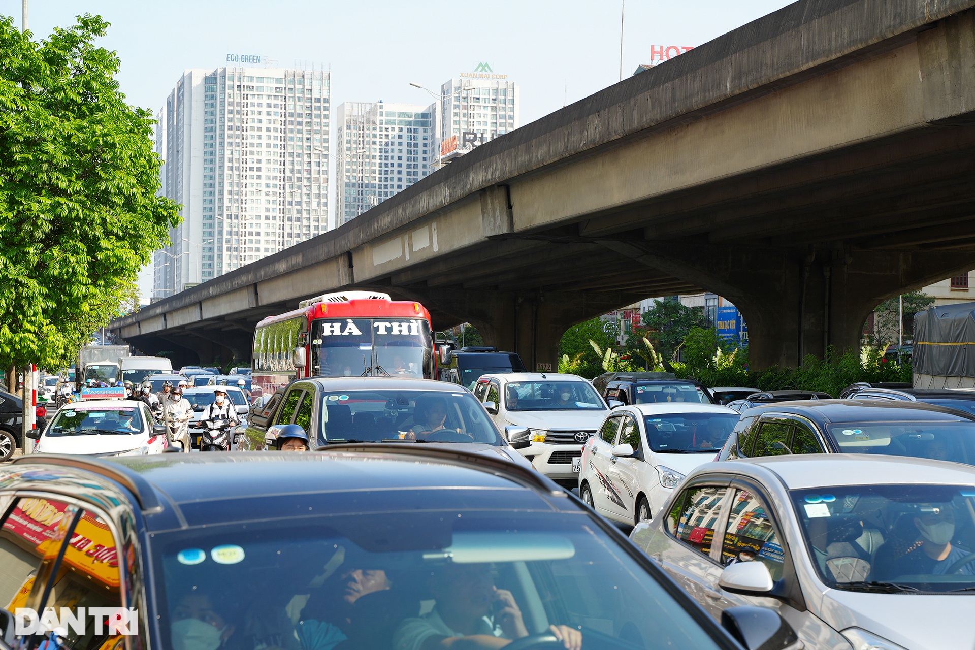 Người dân trở lại Hà Nội sau nghỉ lễ, các tuyến đường cửa ngõ ùn tắc cục bộ - 5 Người dân trở lại Hà Nội sau nghỉ lễ, các tuyến đường cửa ngõ ùn tắc cục bộ - 5