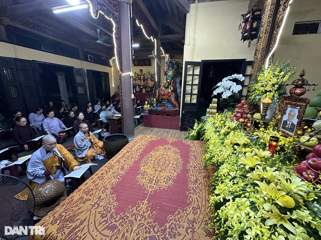 Tang lễ Tổng Bí thư ở quê nhà: Vạn người viếng không một tiếng ồn - 4 Tang lễ Tổng Bí thư ở quê nhà: Vạn người viếng không một tiếng ồn - 4