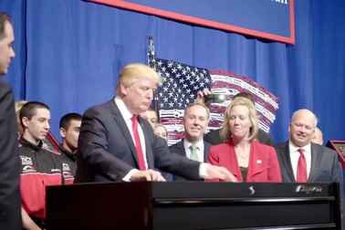 Những điểm nhấn trong 6 tháng đầu tại vị của Tổng thống Trump