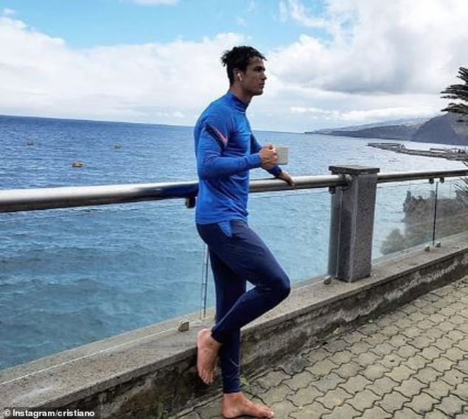 Ronaldo trở thành tỷ phú bóng đá đầu tiên trên thế giới - 2 Ronaldo trở thành tỷ phú bóng đá đầu tiên trên thế giới - 2