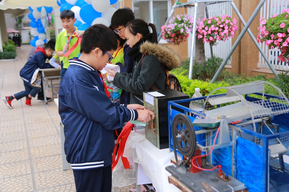 Trầm trồ, hứng thú với ngày hội STEAM ở một trường học Hà Nội - 10 Trầm trồ, hứng thú với ngày hội STEAM ở một trường học Hà Nội - 10