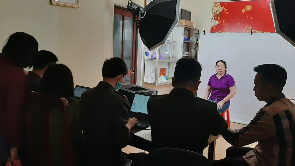 Chiến dịch làm thẻ căn cước công dân hết việc chứ không hết giờ - 3 Chiến dịch làm thẻ căn cước công dân hết việc chứ không hết giờ - 3