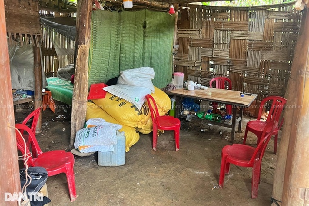 Người đàn ông khuyết tật sống mòn ở túp lều tạm 14 năm ước không ốm đau - 4 Người đàn ông khuyết tật sống mòn ở túp lều tạm 14 năm ước không ốm đau - 4