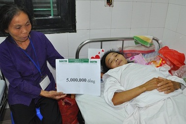 Quỹ Nhân ái trao nóng 5 triệu đồng đến chị Nguyễn Thị Hoa