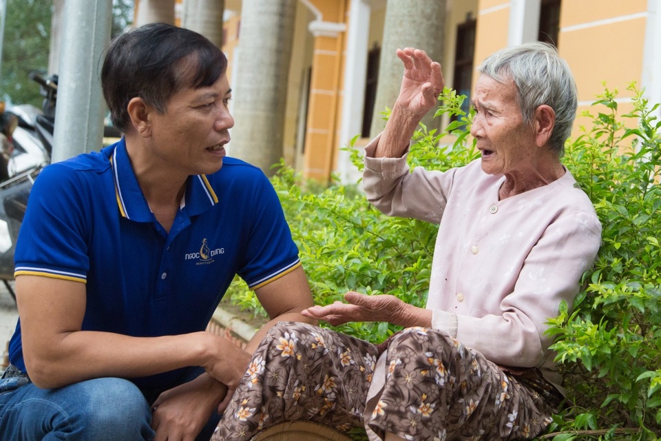Người dân xứ Quảng rưng rưng nhận hỗ trợ - 8 Người dân xứ Quảng rưng rưng nhận hỗ trợ - 8