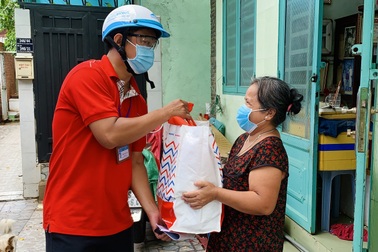 Người dân TPHCM có thể đăng ký trực tuyến để nhận tiền hỗ trợ, túi an sinh