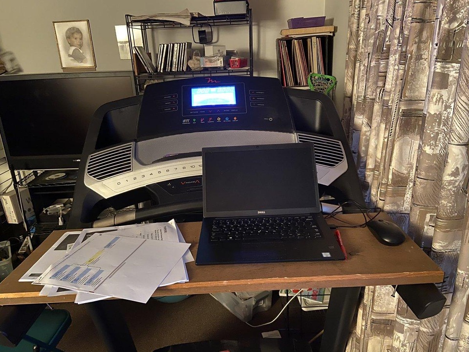 Bồn tắm, nhà vệ sinh được tận dụng thành…  “phòng làm việc” thời Covid-19 - 15