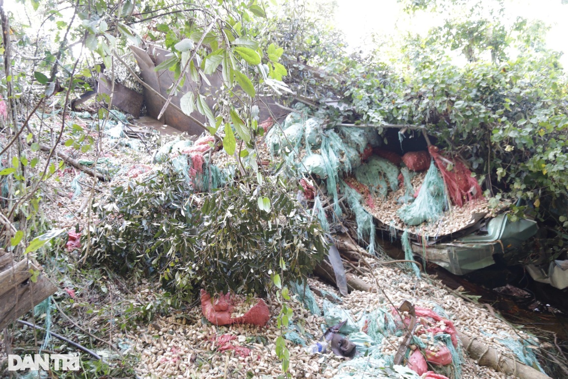 Vụ tai nạn 6 người chết: 9 người trên chiếc xe 2 chỗ - 2 Vụ tai nạn 6 người chết: 9 người trên chiếc xe 2 chỗ - 2