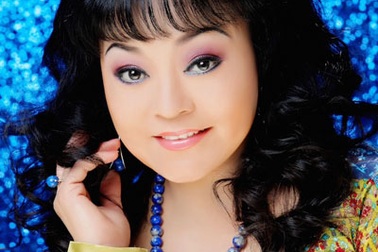 Danh ca Hương Lan về nước hát “Cầm tay mùa hè”