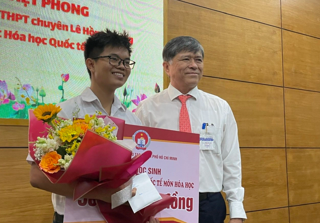 TPHCM thưởng 350 triệu đồng cho Huy chương Vàng Olympic Hóa học quốc tế - 1 TPHCM thưởng 350 triệu đồng cho Huy chương Vàng Olympic Hóa học quốc tế - 1