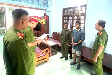 Tạm giữ khẩn cấp đối tượng đập phá cửa kính hàng loạt trụ ATM